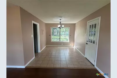 1801 E Walnut Avenue, Victoria, TX 77901 - Photo 2