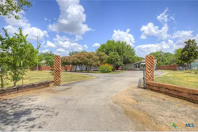 580 E Zipp Road, New Braunfels, TX 78130 - Photo 1