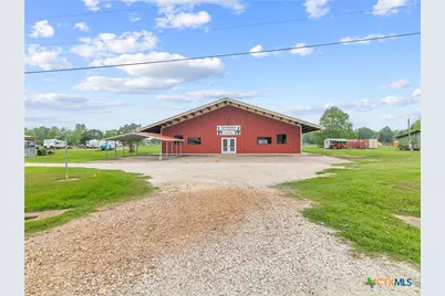 1401 N Wells Street, Edna, TX 77957 - Photo 2