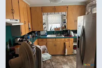 1603 N Avenue J, Shiner, TX 77984 - Photo 6