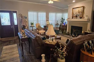 327 Reyna Ln, Seguin, TX 78155 - Photo 4