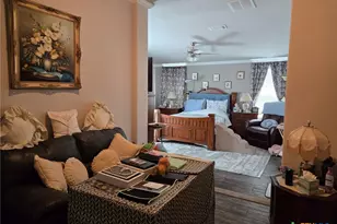 327 Reyna Ln, Seguin, TX 78155 - Photo 14
