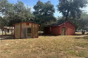 408 Royal Oak Dr, Victoria, TX 77905 - Photo 2