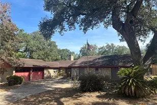 408 Royal Oak Dr, Victoria, TX 77905 - Photo 1