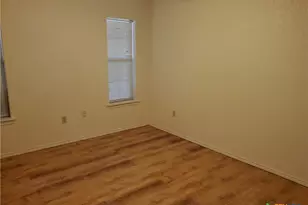 702 Cedar Pkwy, Seguin, TX 78155 - Photo 6