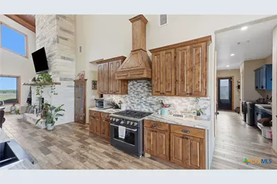 12093 Sulphur Springs Road, Adkins, TX 78101 - Photo 8