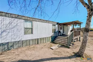 822 E Fannin St, Goliad, TX 77963 - Photo 2