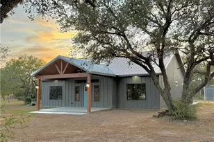 84 Paloma Rd, Victoria, TX 77905 - Photo 1