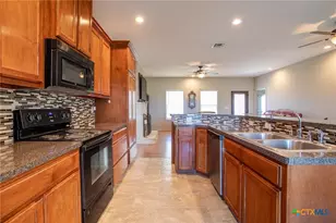 394 Sunrise Bay Dr, Port Lavaca, TX 77979 - Photo 10