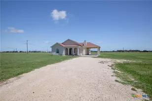 394 Sunrise Bay Dr, Port Lavaca, TX 77979 - Photo 2