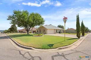 600 Hogan Dr, Harker Heights, TX 76548 - Photo 2