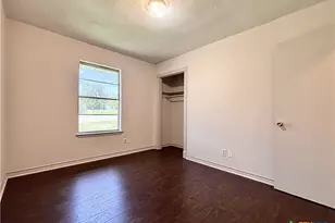 209 Prairie Ave, Rogers, TX 76569 - Photo 10