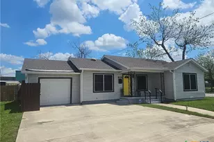 2002 N Wheeler St, Victoria, TX 77901 - Photo 2