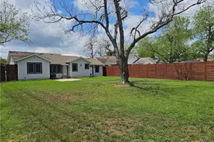 2002 N Wheeler St, Victoria, TX 77901 - Photo 4