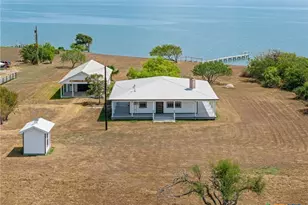 96 E Meadowlark Dr, Port Lavaca, TX 77979 - Photo 2