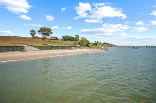 96 E Meadowlark Dr, Port Lavaca, TX 77979 - Photo 14