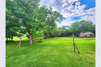 502 Migl Street, Yoakum, TX 77995 - Photo 6