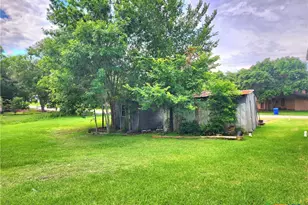 502 Migl St, Yoakum, TX 77995 - Photo 4