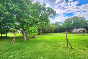 502 Migl St, Yoakum, TX 77995 - Photo 6