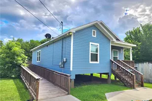 502 Migl St, Yoakum, TX 77995 - Photo 2