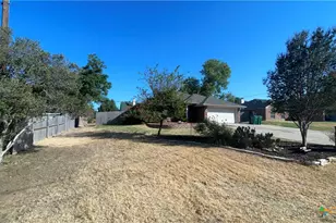 32 Tanyard Rd, Morgans Point Resort, TX 76513 - Photo 4