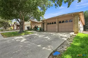1217 Bluff Creek Cir, New Braunfels, TX 78130 - Photo 2