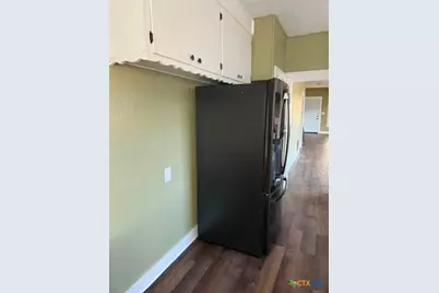 215 N Houston Avenue, Cameron, TX 76520 - Photo 6