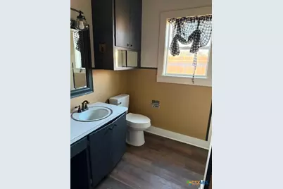 215 N Houston Avenue, Cameron, TX 76520 - Photo 14