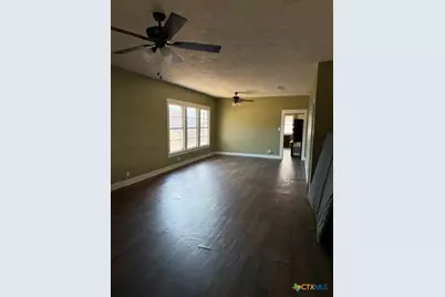 215 N Houston Avenue, Cameron, TX 76520 - Photo 2