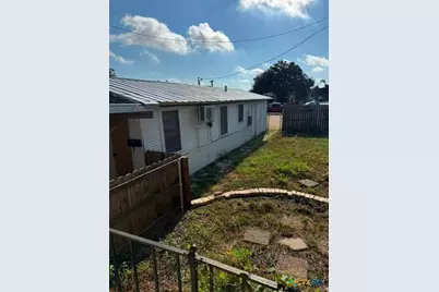215 N Houston Avenue, Cameron, TX 76520 - Photo 24