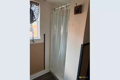 215 N Houston Avenue, Cameron, TX 76520 - Photo 12