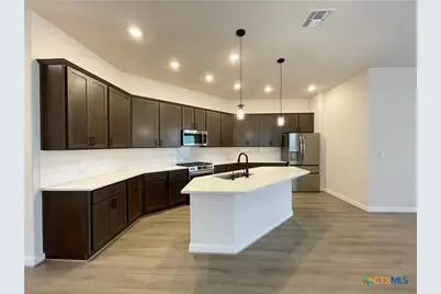 128 Radnor Road, New Braunfels, TX 78130 - Photo 4