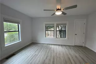 625 E 13th Ave, Belton, TX 76513 - Photo 6