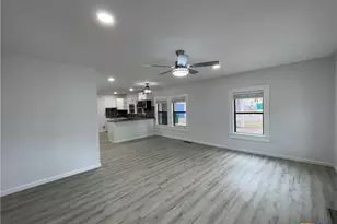 625 E 13th Ave, Belton, TX 76513 - Photo 4