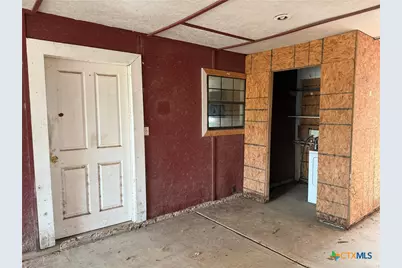 415 SE Main Street, Stockdale, TX 78160 - Photo 10