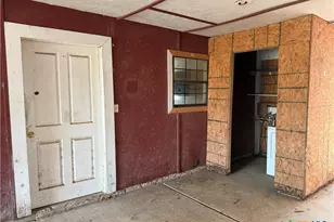 415 SE Main St, Stockdale, TX 78160 - Photo 10
