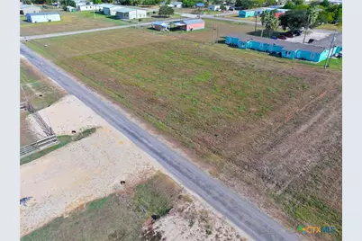 1305 W Bill Tindall Avenue, Seadrift, TX 77983 - Photo 4
