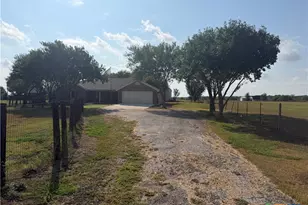 433 W Klein Rd, New Braunfels, TX 78130 - Photo 2