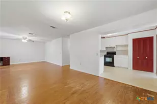 520 Seydler St, Gonzales, TX 78629 - Photo 4
