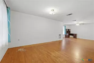 520 Seydler St, Gonzales, TX 78629 - Photo 4