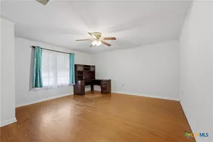 520 Seydler St, Gonzales, TX 78629 - Photo 6