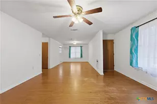 520 Seydler St, Gonzales, TX 78629 - Photo 8