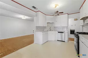 520 Seydler St, Gonzales, TX 78629 - Photo 2