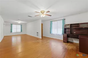 520 Seydler St, Gonzales, TX 78629 - Photo 8