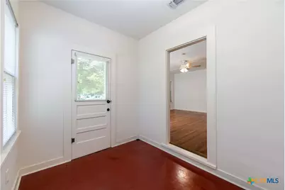 465 S Guenther Avenue, New Braunfels, TX 78130 - Photo 10