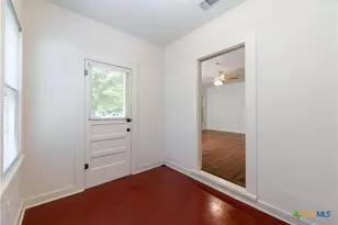 465 S Guenther Ave, New Braunfels, TX 78130 - Photo 10