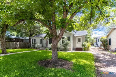 465 S Guenther Avenue, New Braunfels, TX 78130 - Photo 2