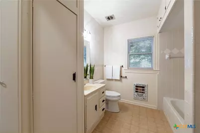 465 S Guenther Avenue, New Braunfels, TX 78130 - Photo 12