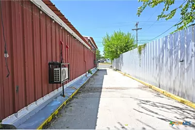 4665 Old Highway 81, New Braunfels, TX 78132 - Photo 30