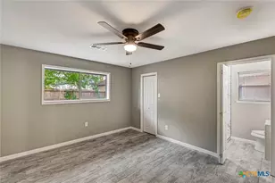 602 N Market St, Hallettsville, TX 77964 - Photo 28